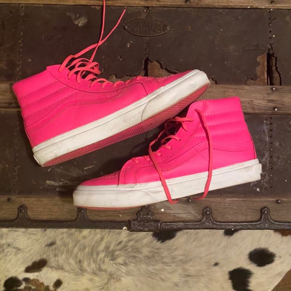 Pink Vans Sk8-Hi skateboarding sneaker tennis shoes, men’s size 7.5